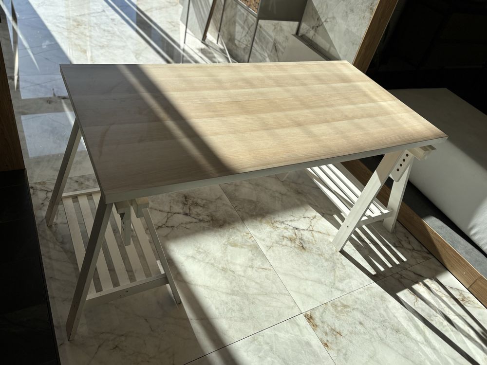 Ikea бюро с регулираща височина 140х60