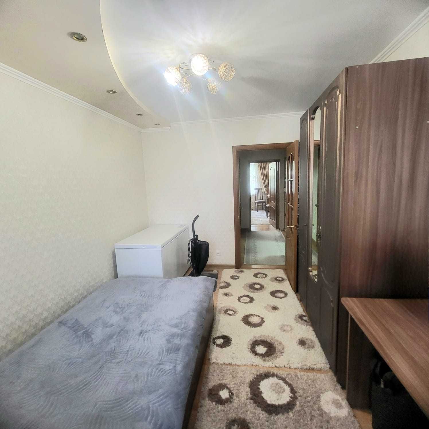 продам 3 комнатную Улучшенной Металлургов