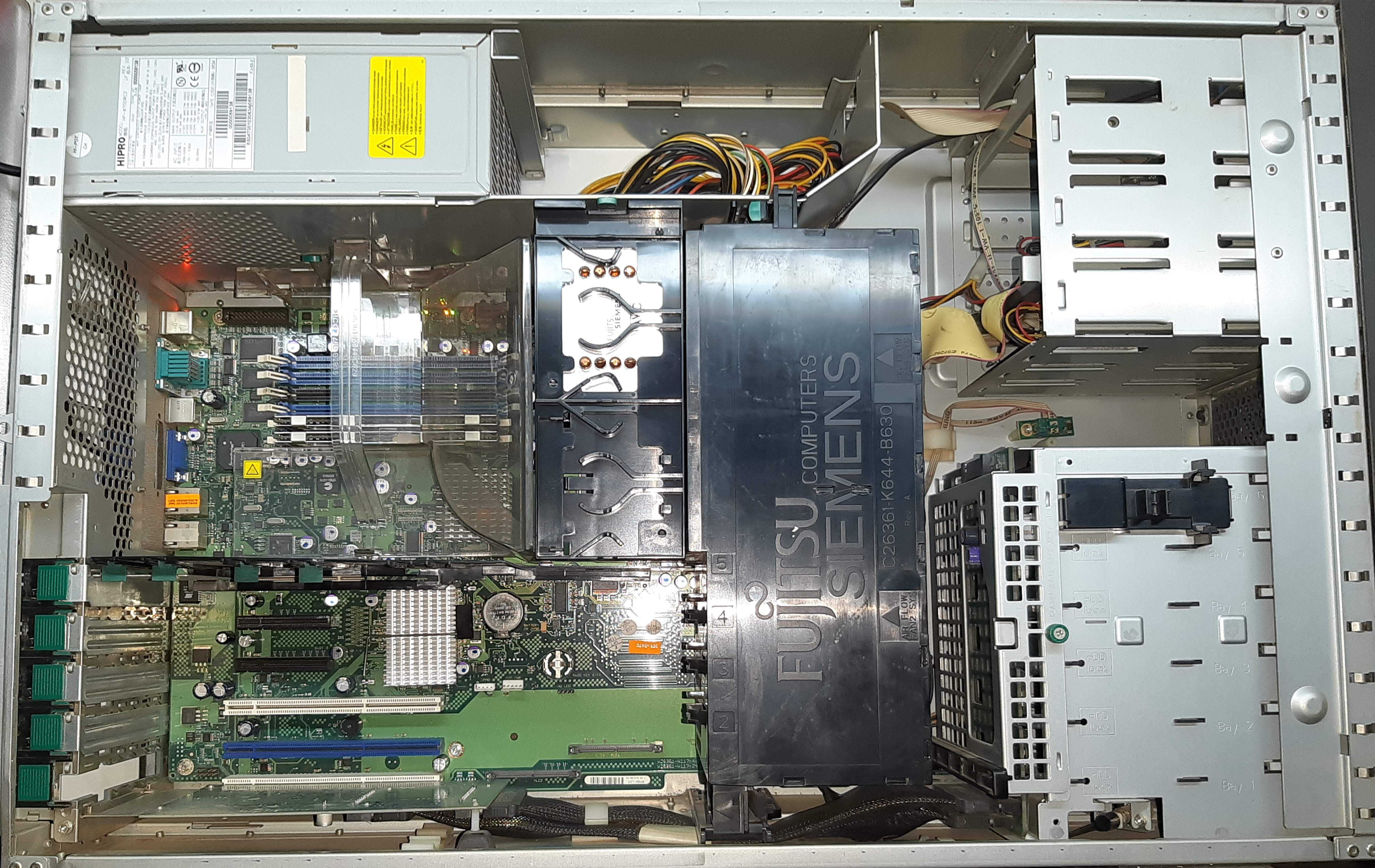 VINTAGE Server Fujitsu Primergy TX200 S3