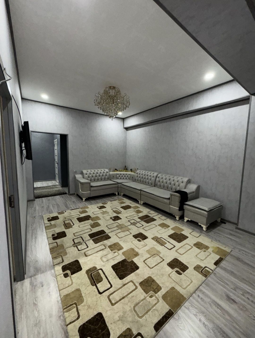 Qoraqamish 2/4 beruniy metro yaqin 500$