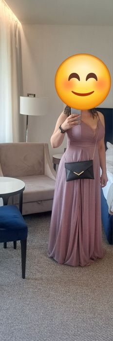 Блестяща вечерна рокля с разрез