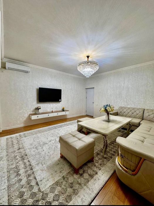 3-х ком. квартира.  м. Ойбек в Центре Города!