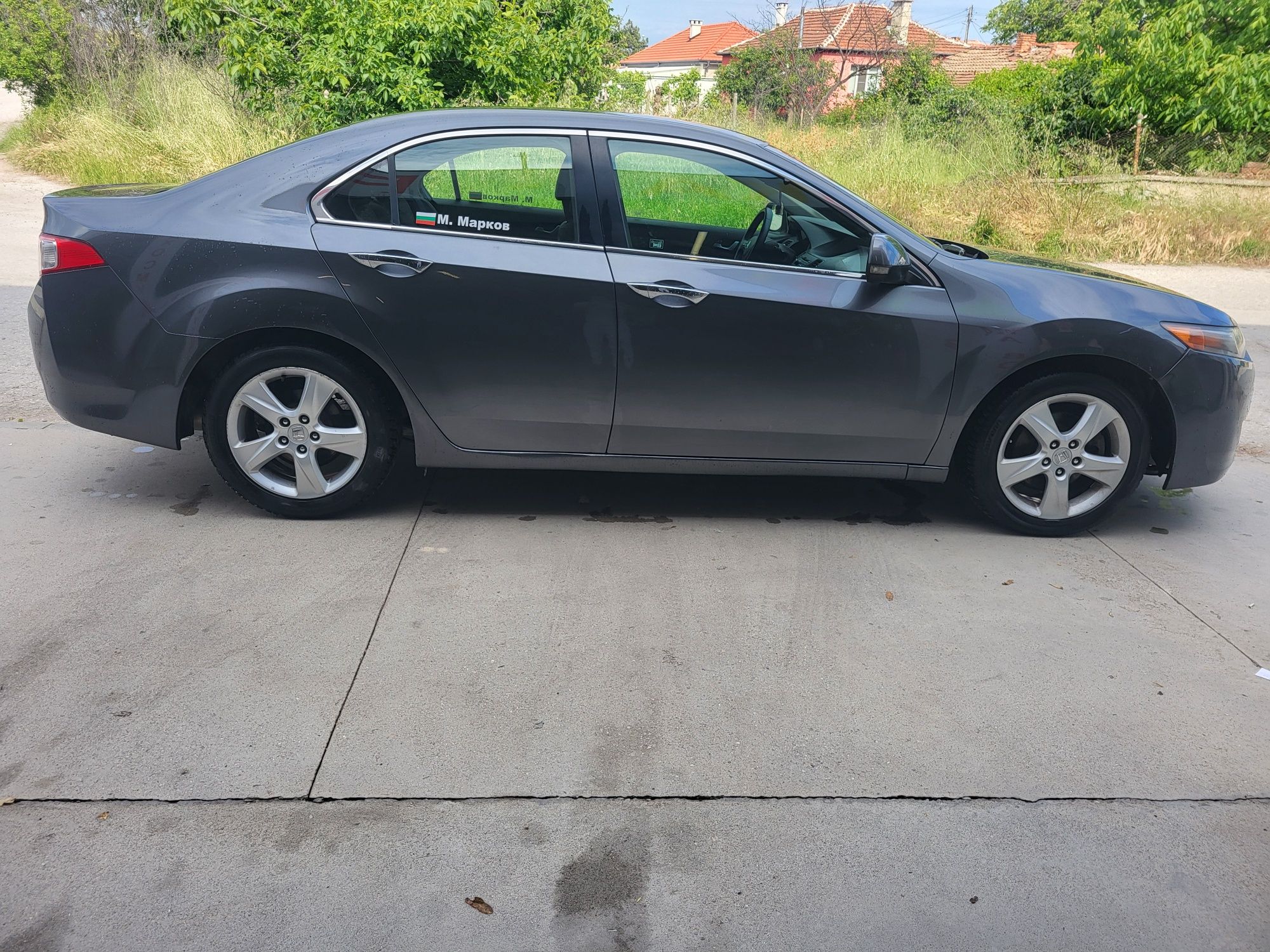 Продавам Honda Accord