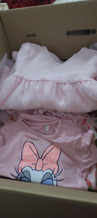 Donez hăinuțe fetița stare excelenta mărimile sunt 3,6 unele 6,9 luni