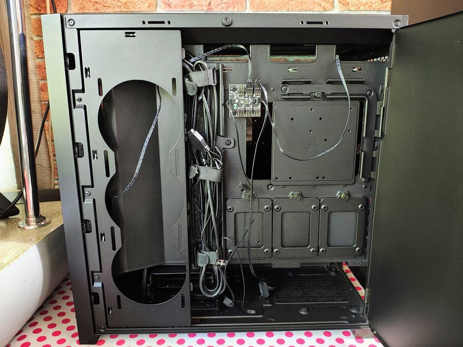 Carcasa PC Corsair 5000D Tempered Glass Black.