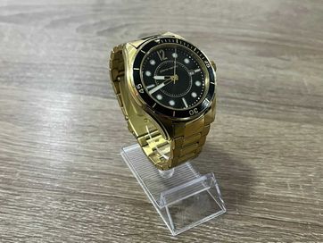 Продавам мъжки часовник Pierre Cardin Limited