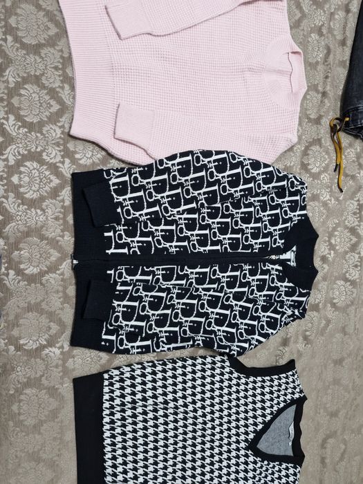 Продам 2 кофты и безрукавку