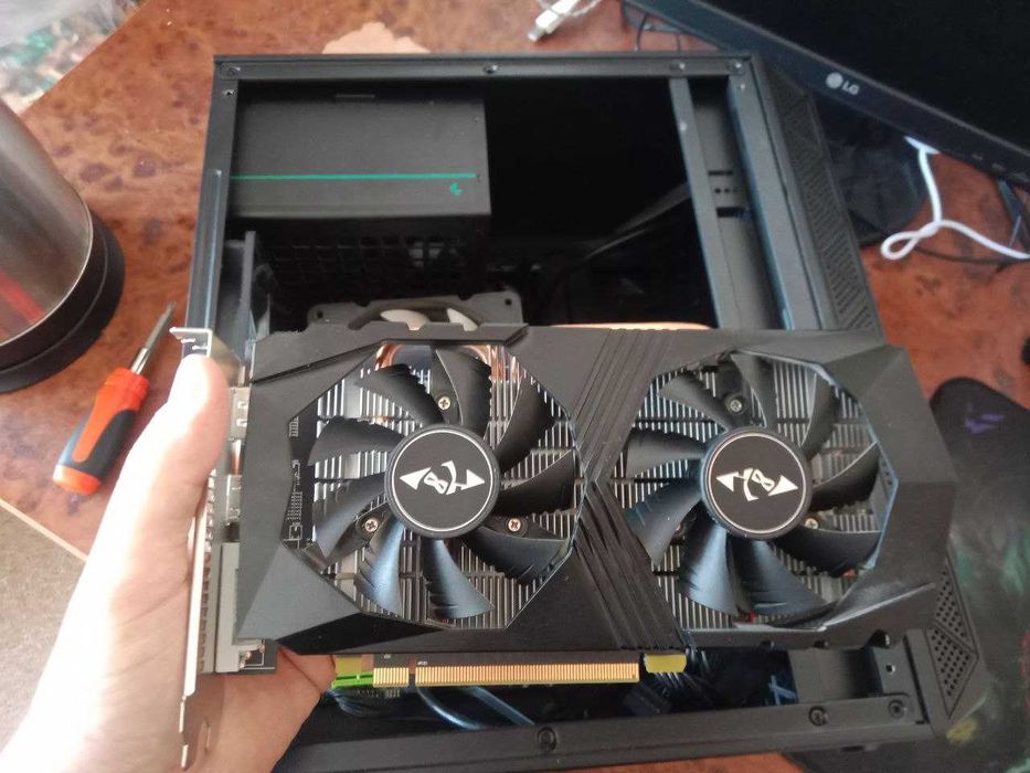 Продам видеокарту R9 370 СРОЧНО!!