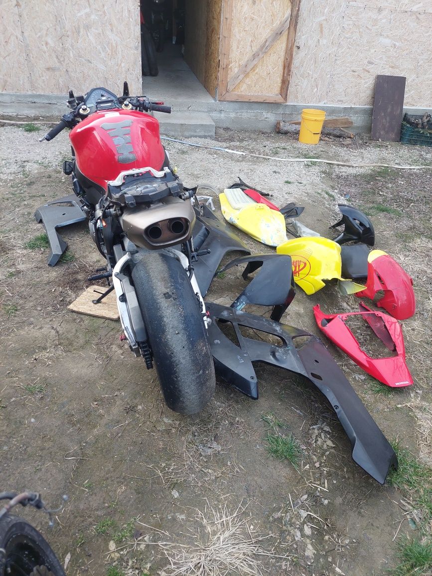 Vand Piese Honda CBR 1000RR      2004