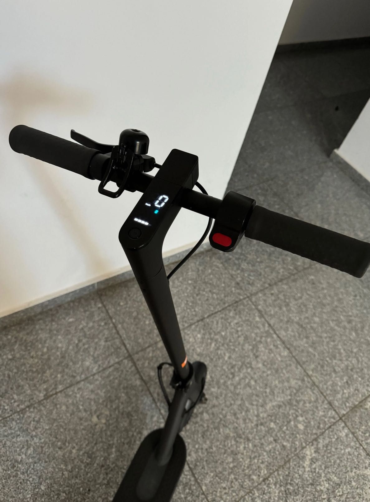 Vând trotinetă electrică Xiaomi pro2