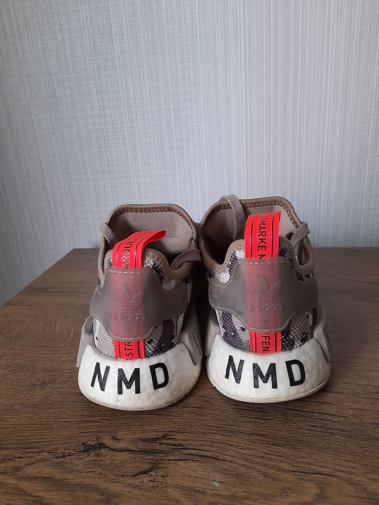 Adidas NMD R1 маратонки 40 номер.