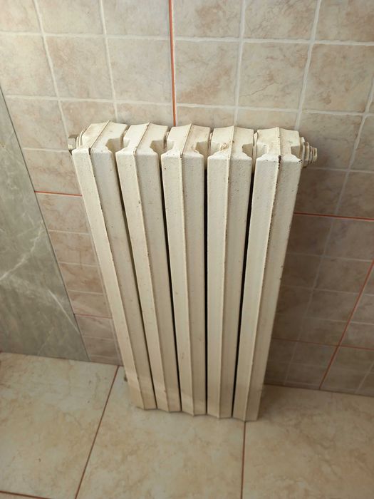 Vând calorifer din fontă 5 elemenți