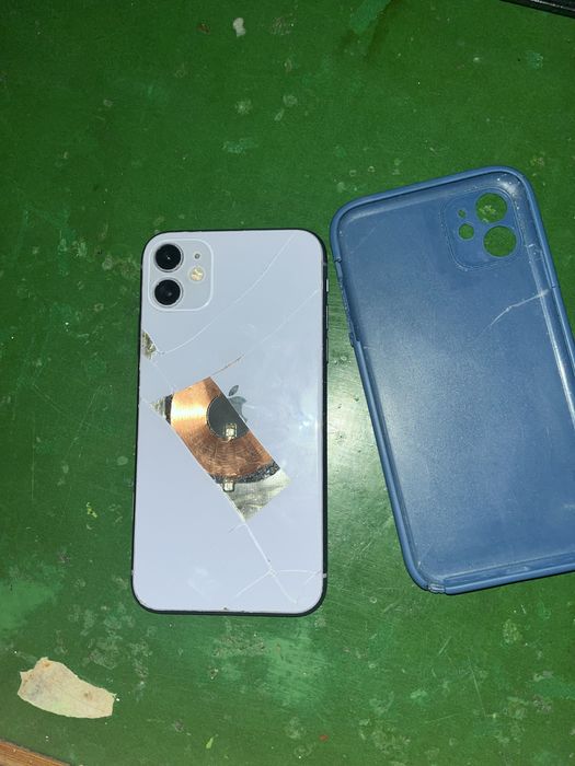 Продаю iPhone 11