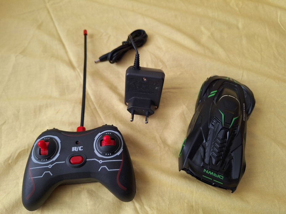 Masinuta cu acumulator, telecomanda si incarcator acumulator