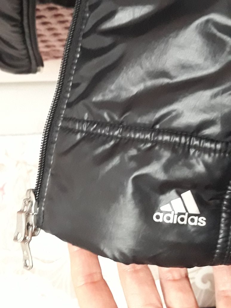 Дамско тънко  яке на Adidas