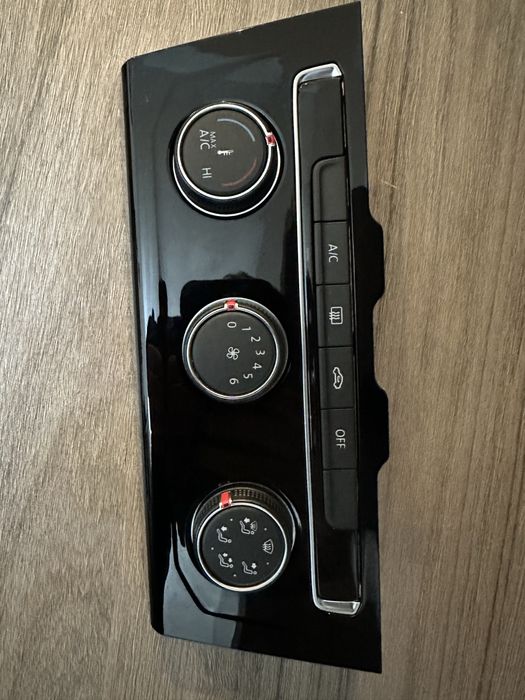 Panou comanda clima Passat B8