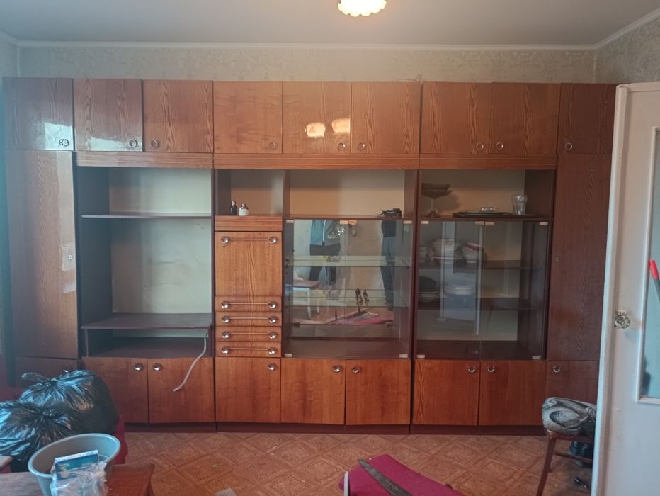 Отдам даром советскую стенку