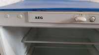 Хладилник AEG  за вграждане.