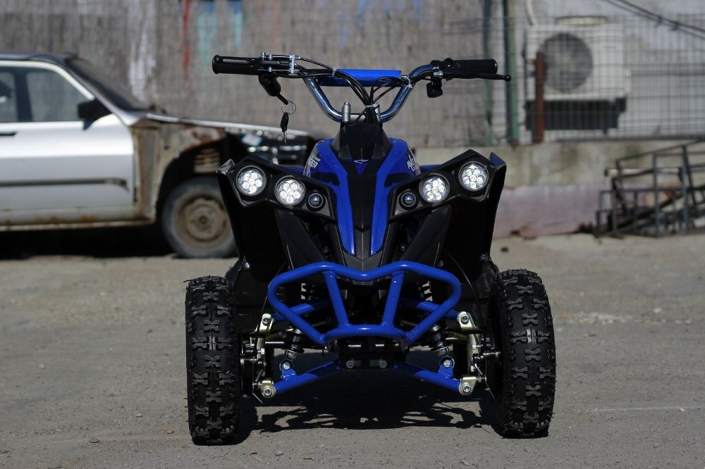 ATV electric pentru copii Eco Avenger 1000W 36V Cu stickare albastre