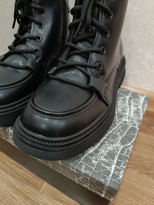 Новые ботинки на девочку р36