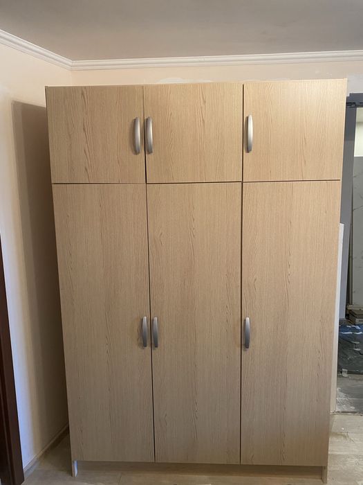 Гардероб трикрилен, 135ш/52д/199в