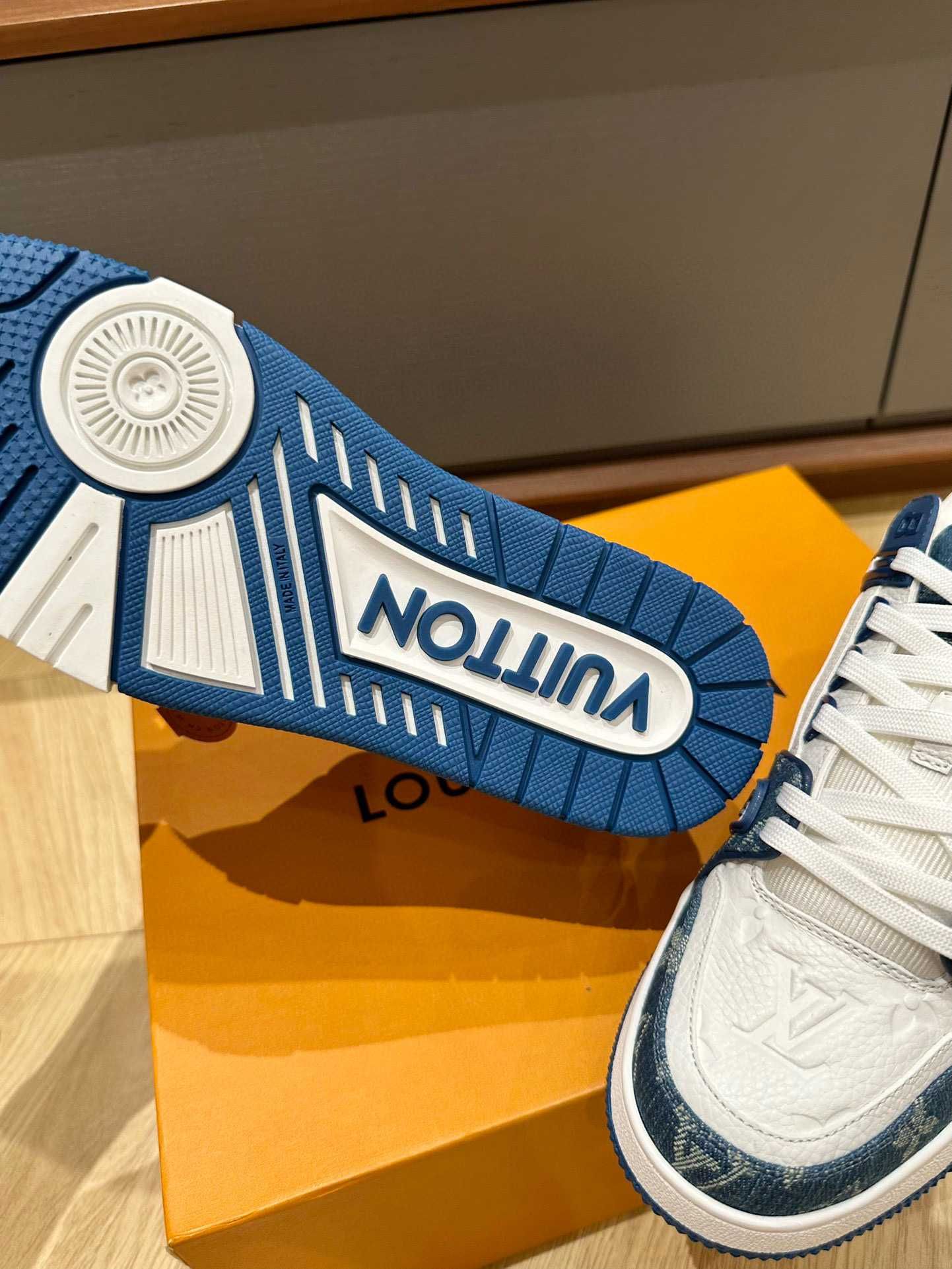 Adidasi Louis Vuitton Trainers - Premium