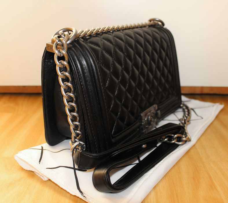 Дамската чанта Chanel Boy