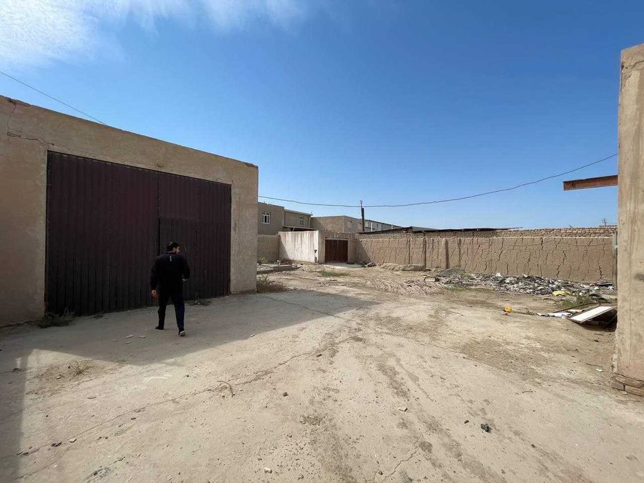 Yangiariq markazida 770 m² noturar bino sotiladi.