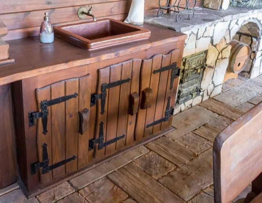 Кухненски шкафове от Масив по поръчка/проект. Маси и плотове.