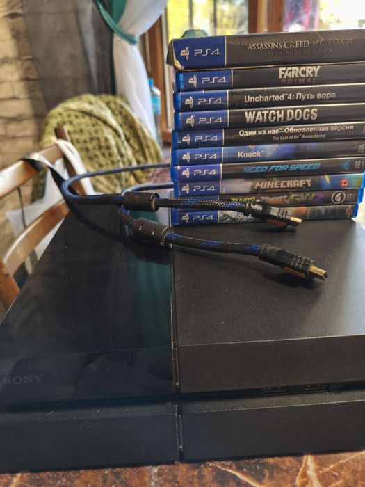 Продам PS4 срочно