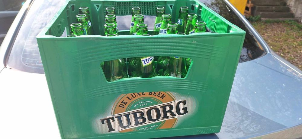 Lada Tuborg + 20 de sticle goale