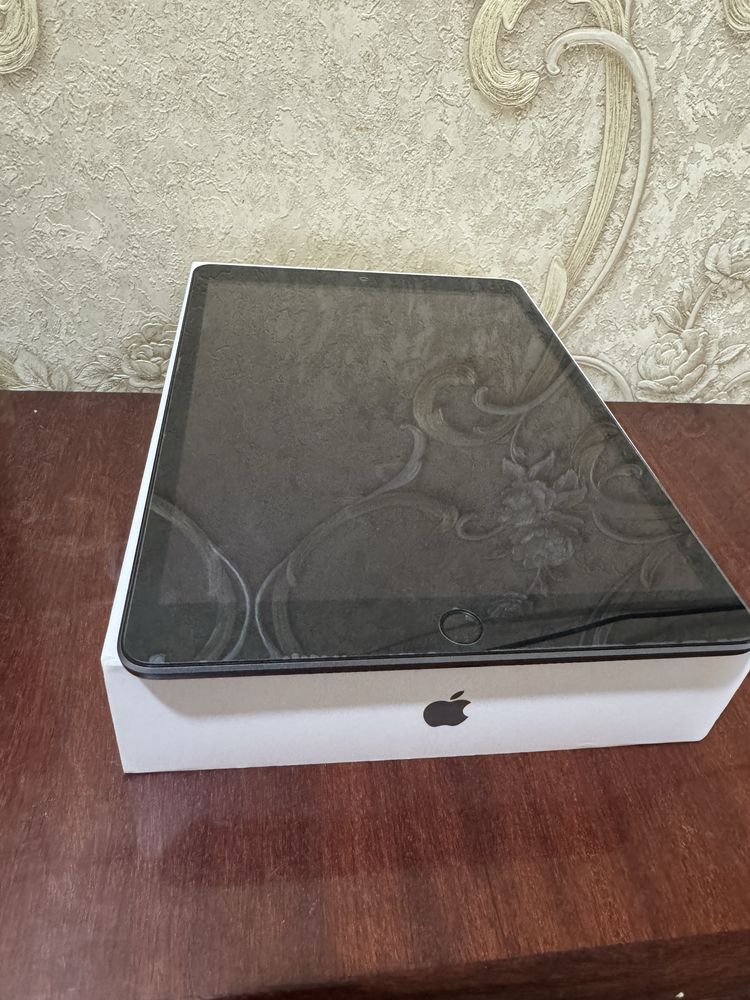 Ipad 9 sotiladi  pamiri 256 talik 10 kunam ishlamagan yangi idyalni