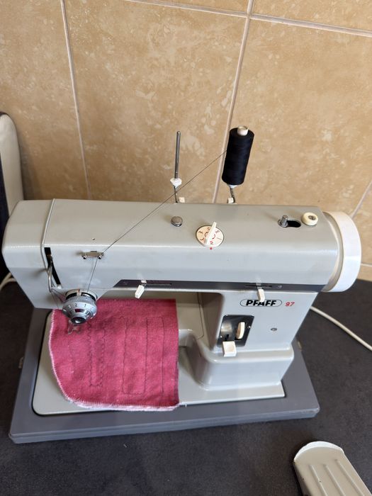 Masina de cusut festonat si butoniere PFAFF 97