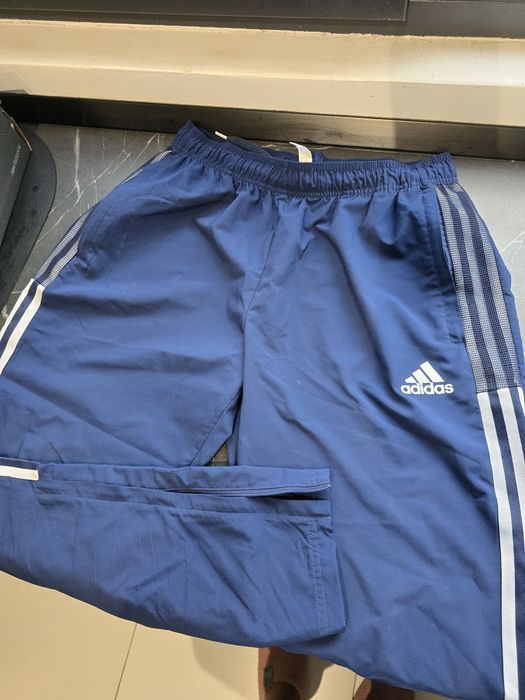Pantaloni de trening Adidas de fâș L