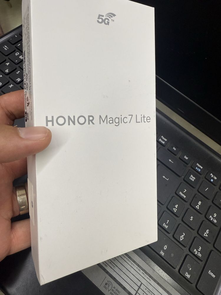 Honor Magic 7 Lite 8/256,неразличим от нов,още 18 месеца гаранция