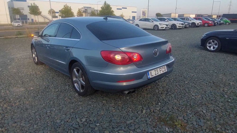 Passat CC ușor avariat