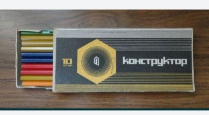 Набор карандашей (простые и цветные)