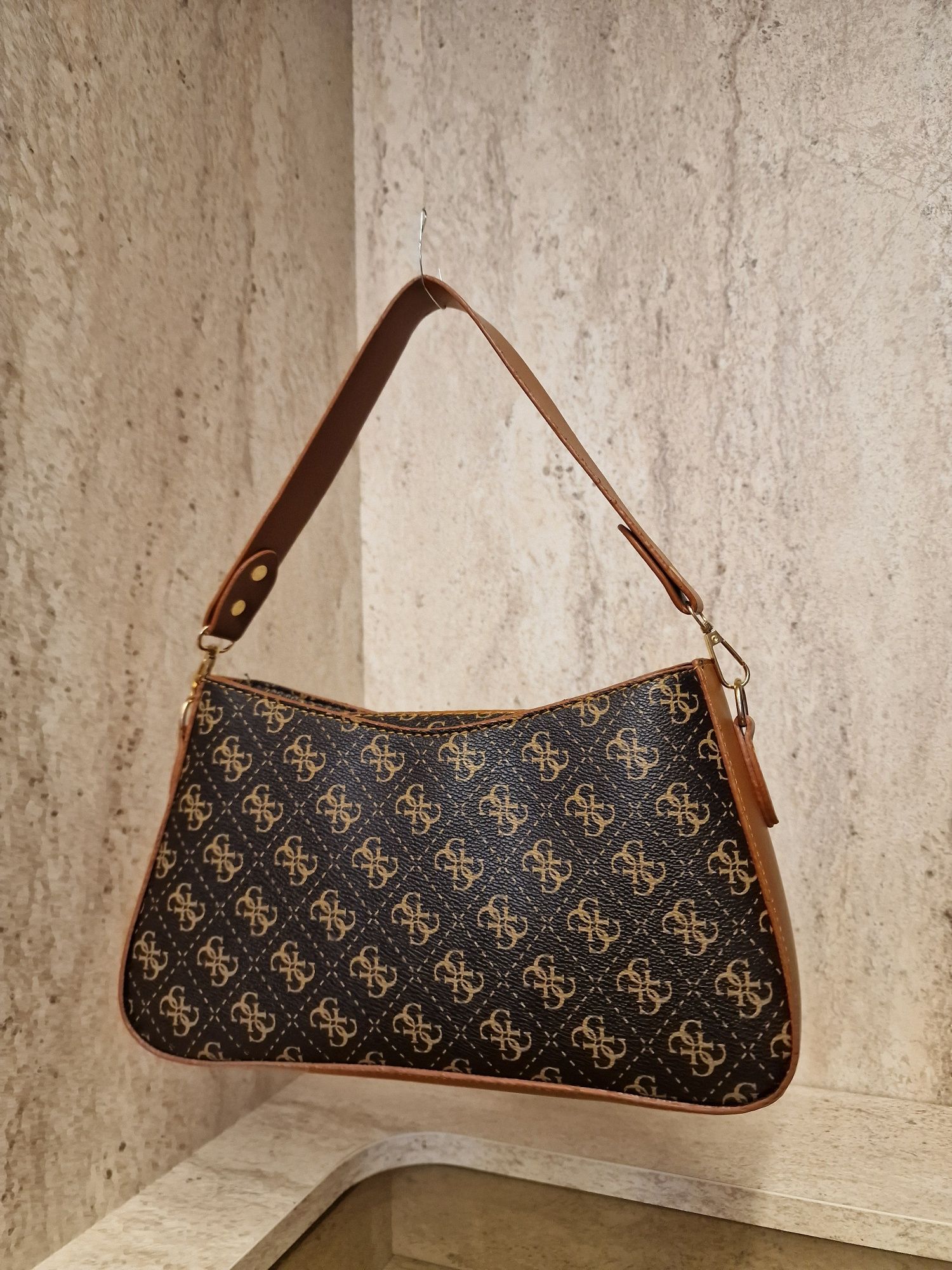 НОВО ! Дамска чанта Guess USA