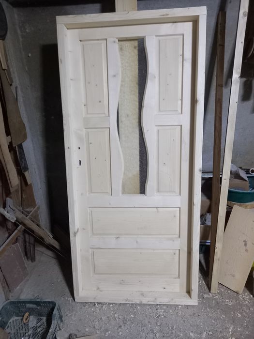 Usi, ferestre de lemn