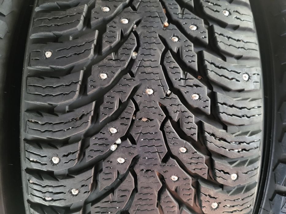 4бр 275/45/20 и 305/40/20 нокиан много запазени малко карани като нови