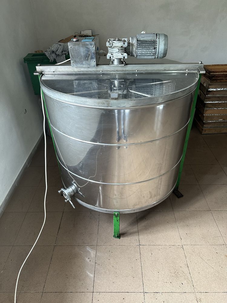 Vand centrifuga automatizata reversibila