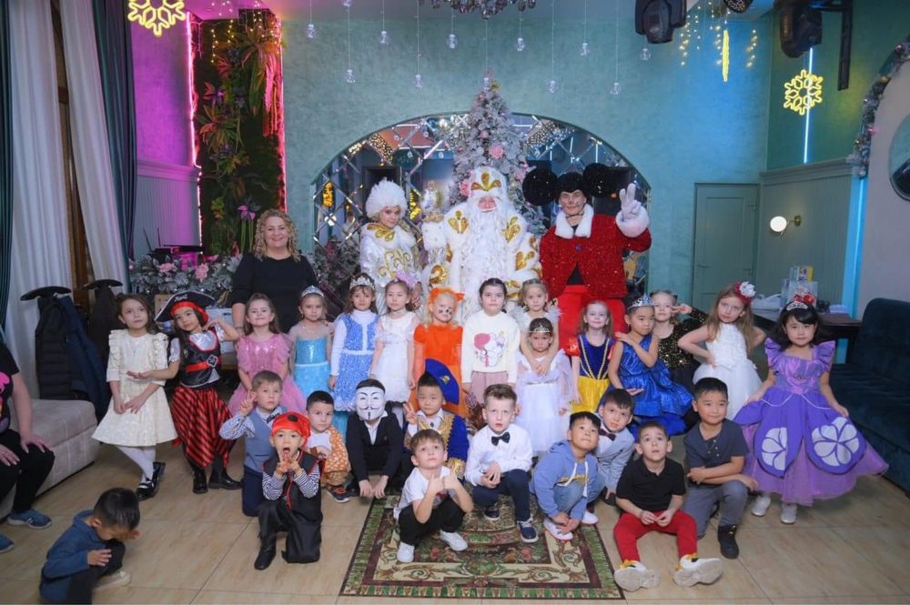 Дед Мороз, Снегурочка и новогодние персонажи