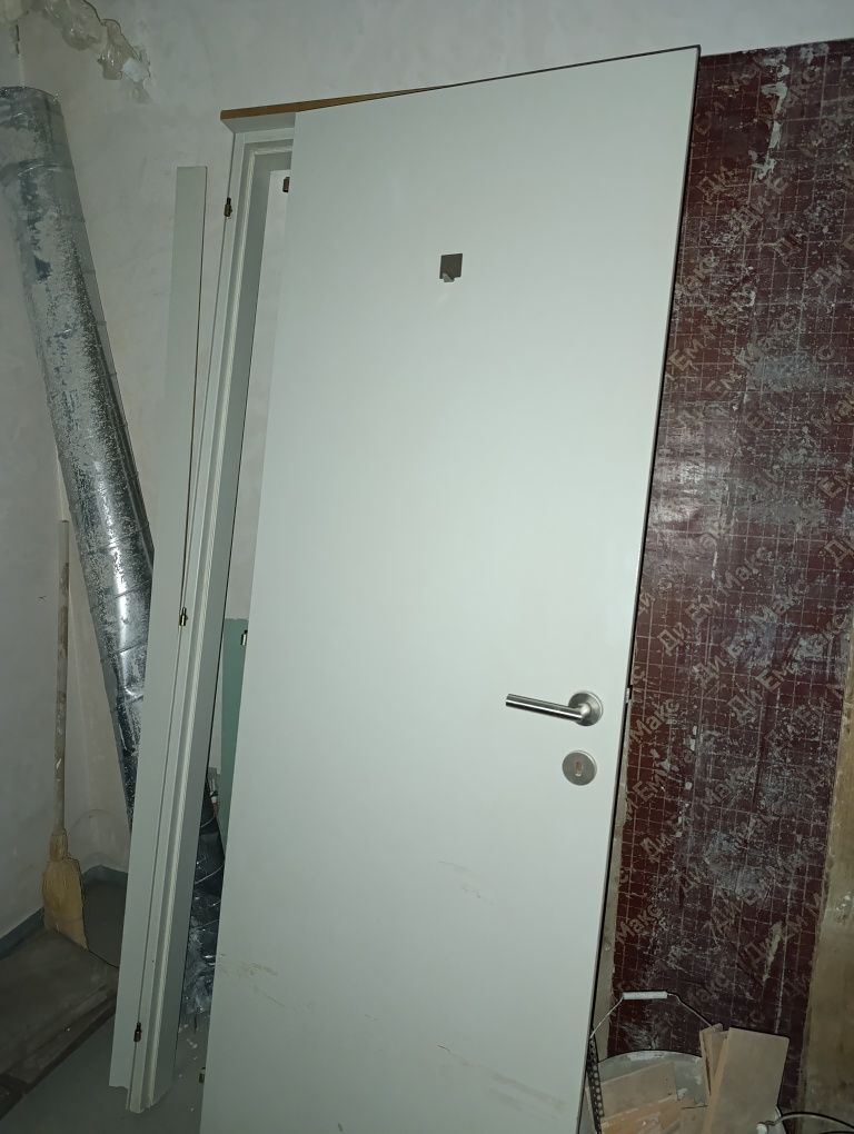 Продавам интериора на врата
