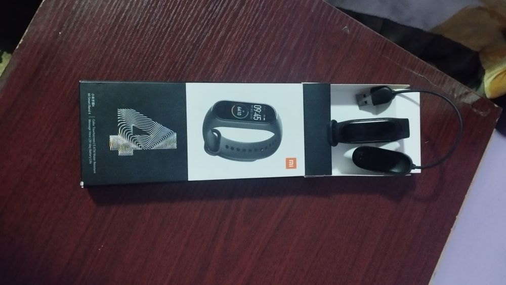 Фитнес браслет MI band 4