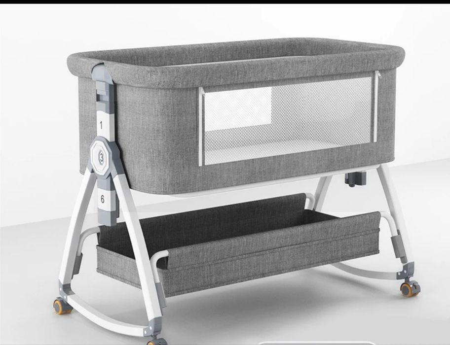 Приставная кровать в отличном состоянии, с маятником и с музыкой!