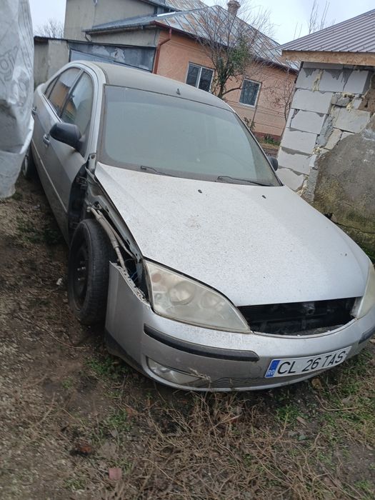 Vând sau dezmembrez