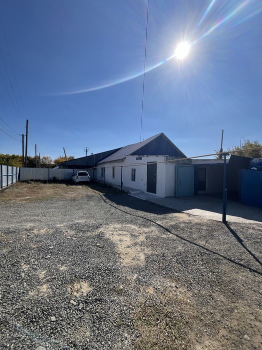 Дом с большой землёй