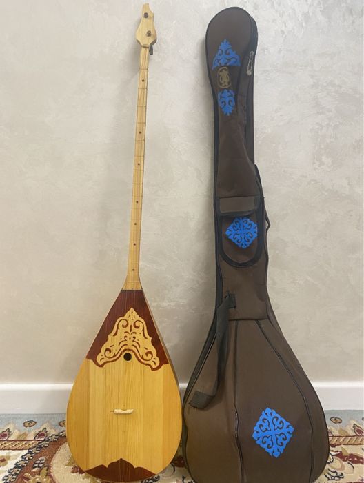 Домбыра срочно сатылады