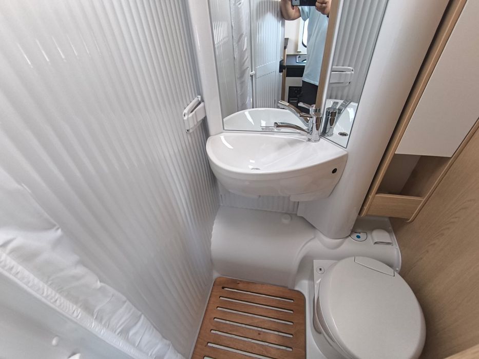 Autorulota Camper Van Sunlight V66 automata in stoc