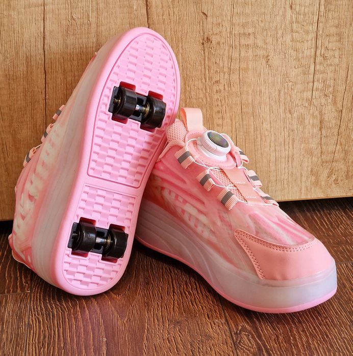 Adidasi cu role detașabile